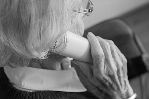 personne âgée téléassistance détecteurs